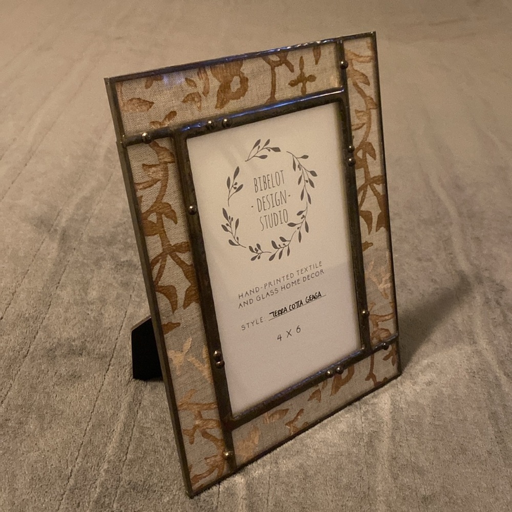 Handcrafted glass & metal picture frame. New in box. - Picture 3 of 5